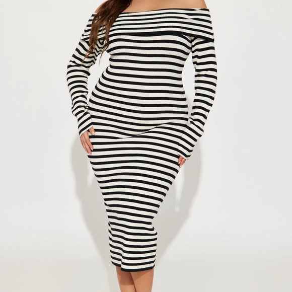 Fashion Nova Dresses & Skirts - Black and White Stripe Off‎ The Shoulder Midi Dress Size XL